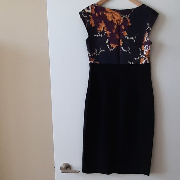 ELIE TAHARI - Floral Silk Scoop Neck Sheath Dress - Size 6 - Picture 5 of 6